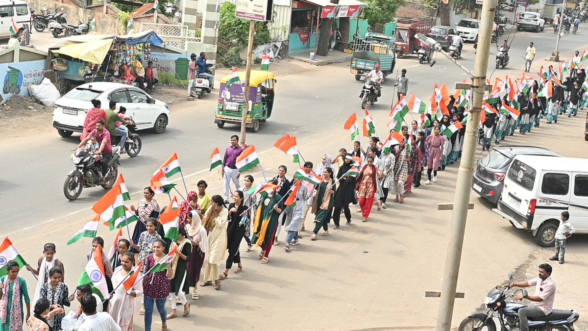 🇮🇳શૌર્ય, સદભાવ અને એકતાની યાત્રા એટલે તિરંગાયાત્રા🇮🇳

આદરણીય વડાપ્રધાન શ્રી નરેન્દ્રભાઈ મોદી સાહેબ દ્વારા પ્રેરિત  ‘હર ઘર તિરંગા’ અભિયાન અંતર્ગત ધોળકા ખાતે ભવ્ય તિરંગાયાત્રાનું આયોજન કરવામાં આવ્યું હતું. જેમાં રાષ્ટ્ર્પ્રેમની ભાવના અને સૌ નાગરિકો સાથે સહભાગી ++