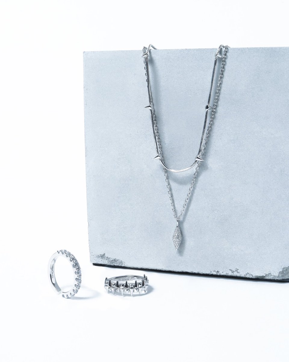 《SELECTED SET》
THORIEL NECKLACE＆EARCUFF SET

高尾颯斗の初プロデュースブランド
「THORIEL」のDebut Collectionから
THORN LANE NECKLACEと
THORN EAR CUFFS の顔周りを華やかに
彩るSV925、SILVERカラーのセット。

先行期間のみの限定セットで
お得な限定プライスでお届けいたします。