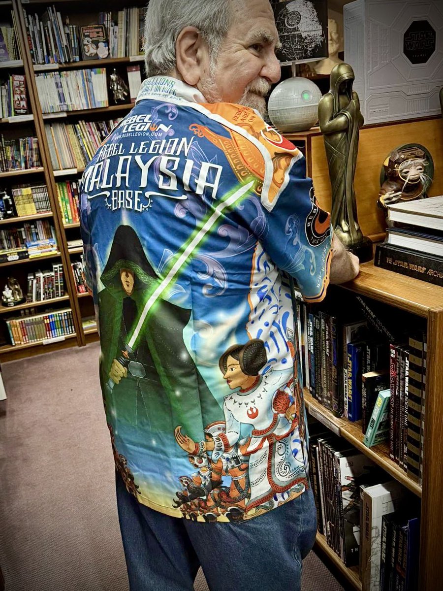 Finally, the <a href="/rebellegion/">The Rebel Legion</a> #malaysia race shirt designed by <a href="/fusionwk/">fusionwayangkulit</a> has arrived at <a href="/RanchoObiWan/">Rancho Obi-Wan</a> &amp; <a href="/SteveSansweet/">Steve Sansweet</a> the man look good wearing it!