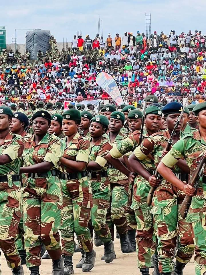 MulakazuvaL's tweet photo. Vanasikana vedu ivava vakazvipira kuchengetedza nyika yavo🇿🇼🇿🇼🇿🇼🇿🇼🇿🇼🇿🇼🇿🇼 #NyikaInotongwaNeveneVayo
#OurSovereignty https://t.co/XqlZIWR33R