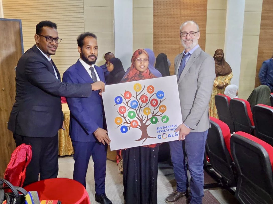 GConway_UN's tweet image. Pleased to participate yesterday in #InternationalYouthDay with @MoysFGS &amp;amp; celebrate youth as source of  inspiration, innovation, and change in Somalia’s #peacebulding &amp;amp;  developmental journey. Grateful to support prep of #YPS National Action Plan (NAP)