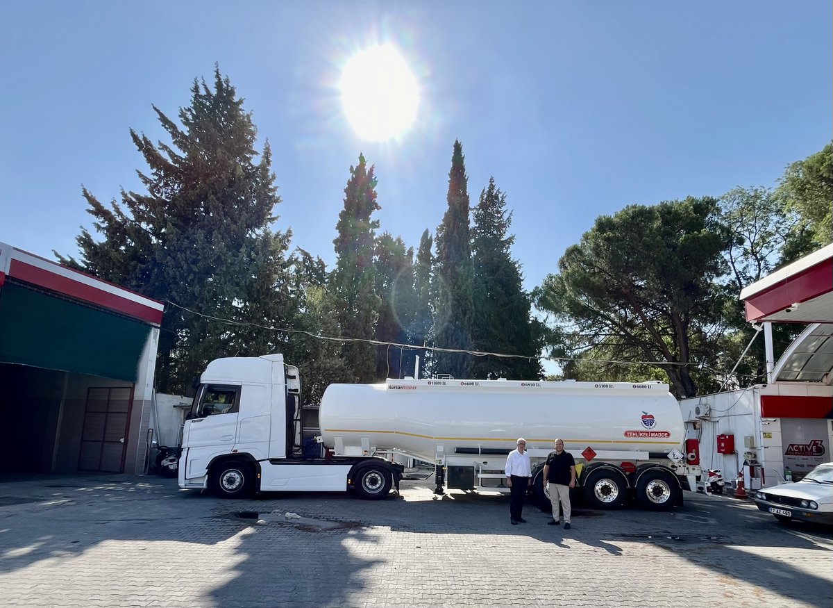 bayramicbld's tweet photo. Halkımıza ait akaryakıt istasyonuna hizmet etmek üzere satın aldığımız, 36.000 litre kapasiteli tankerimiz ilk seferini yaptı. İlçemize hayırlı olsun. https://t.co/cq41pBzAN5