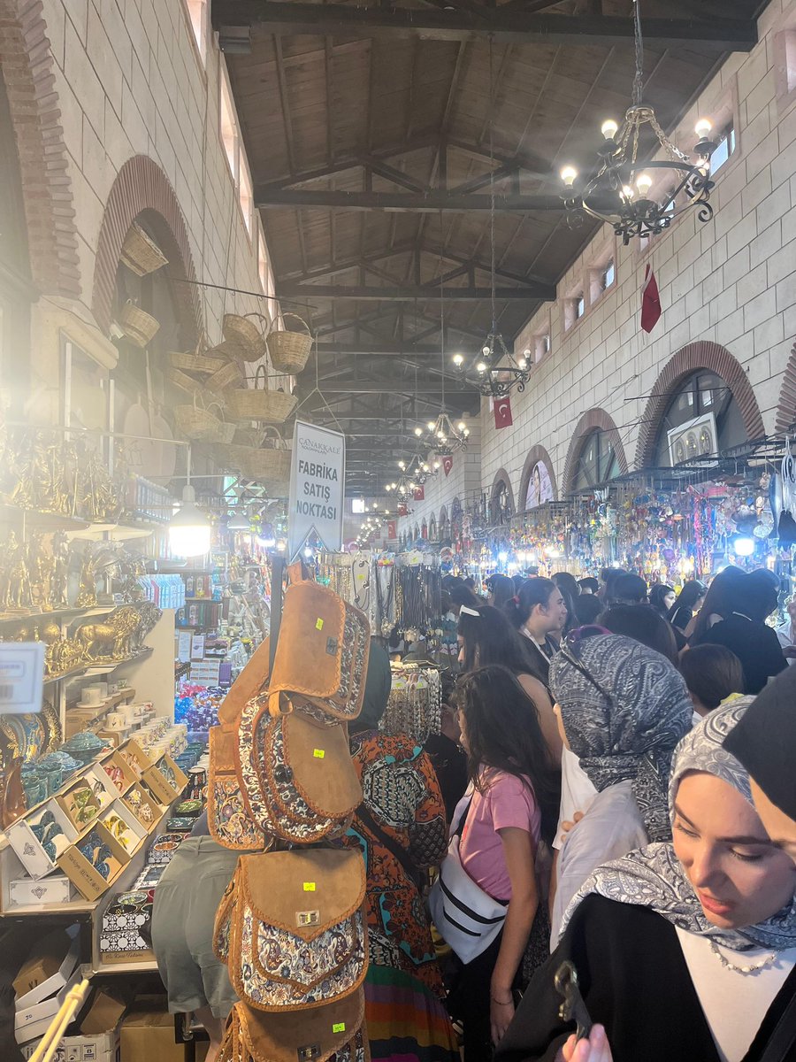 GSB_Erganigm's tweet photo. 🇹🇷 Bir Destandır Çanakkale – 3. Gün
Gençlerimiz, Truva Atı ve Aynalı Çarşı gezisiyle Çanakkale yolculuğuna renk kattı.
#BirDestandırÇanakkale #GSBGençlik #ErganiGençlikMerkezi https://t.co/Zc34zqdBfK