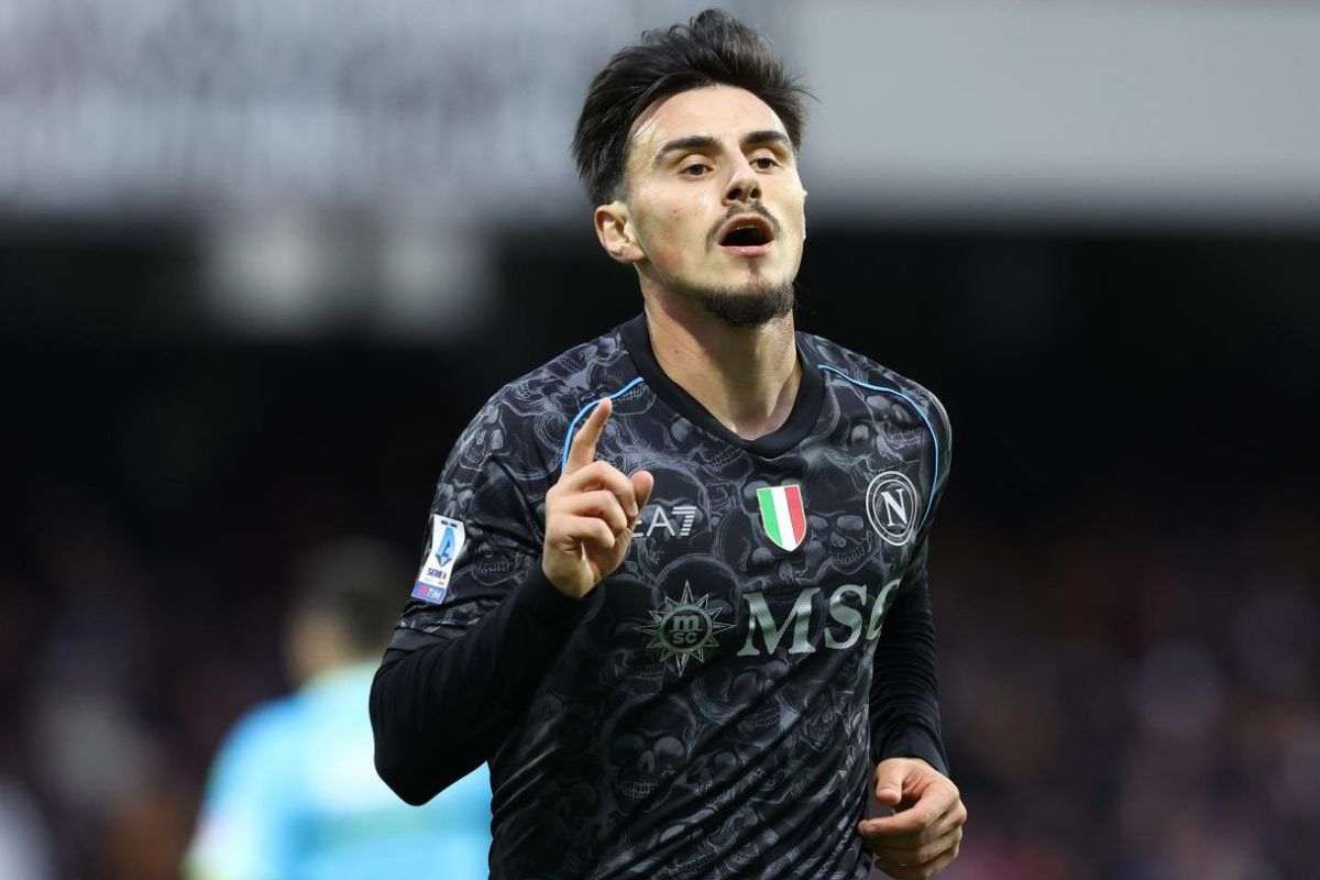 MondoToro_net's tweet image. 🇲🇰 #Elmas ha dato il suo ok per tornare al #Napoli, mettendo il club campano al primo posto. Ora tocca alla società partenopea decidere se andare avanti e chiudere l’accordo con il #Lipsia. Il #Torino resta vigile.