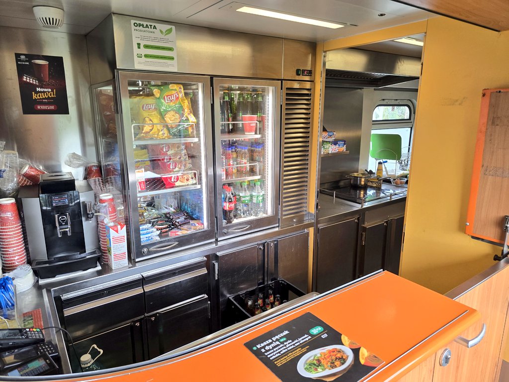 nonstopeurotrip's tweet photo. Breakfast time on the @PKPIntercityPDP #IC144 service in the fabulous WARS @_DiningCar ๐ฅโ๏ธ #PL2FI #NonstopEurotrip https://t.co/VDgQGcDTvq