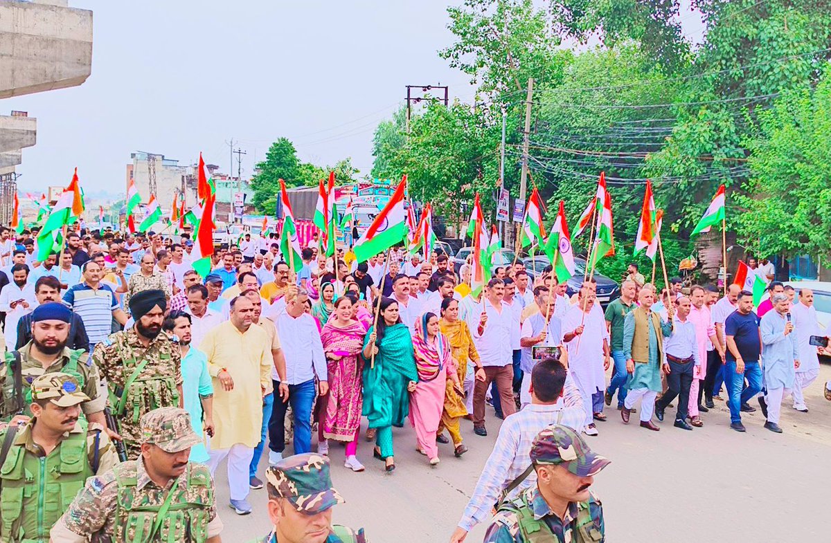 BJP Jammu & Kashmir (@bjp4jnk) on Twitter photo लोकसभा सांसद श्री <a href="/mpjugalkishore/">Jugal Kishore Sharma (मोदी का परिवार)</a> ने विजयपुर विधानसभा, ज़िला साम्बा में आयोजित तिरंगा रैली में सहभागिता की।
इस अवसर पर पूर्व उपमुख्यमंत्री डॉ. <a href="/NirmalSinghBJP/">Dr Nirmal Singh</a>, विधायक श्री <a href="/CpGanga/">Chander Parkash</a> और ज़िला अध्यक्ष श्रीमती आशा रानी भी उपस्थित रहे।
#TirangaRally #TirangaYatra #HarGharTiranga लोकसभा सांसद श्री <a href="/mpjugalkishore/">Jugal Kishore Sharma (मोदी का परिवार)</a> ने विजयपुर विधानसभा, ज़िला साम्बा में आयोजित तिरंगा रैली में सहभागिता की।
इस अवसर पर पूर्व उपमुख्यमंत्री डॉ. <a href="/NirmalSinghBJP/">Dr Nirmal Singh</a>, विधायक श्री <a href="/CpGanga/">Chander Parkash</a> और ज़िला अध्यक्ष श्रीमती आशा रानी भी उपस्थित रहे।
#TirangaRally #TirangaYatra #HarGharTiranga