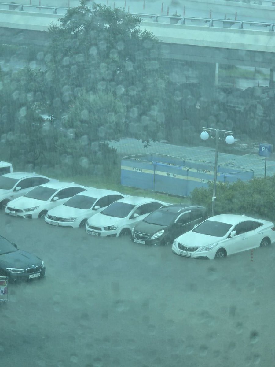 현 시각 김포공항