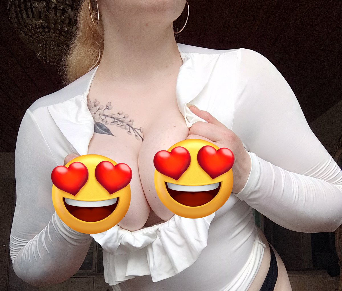 Onkohan tämä paita liian tiukka? 😉🍒