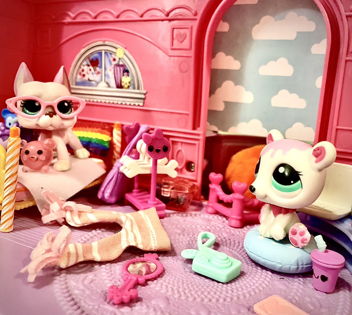 last pic of this room prommy. they r best friends