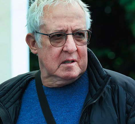 בסרטון סלפי מאולתר וקורע מהג'קוזי שלו בבית, העניק בזמנו הקומיקאי הבריטי הגאון ריקי ג'רווייס מבט פתייני למצלמה ובקול מאנפף הזכיר "לכל מעריציו" שהוא סלבריטי, ולכן כולם חייבים להסכים איתו בעניינים פוליטיים, "אחרת זה יהיה פשע שנאה".
הסרטון של ג'רווייס, שכבר שנים לועג לצביעות ולסתימת