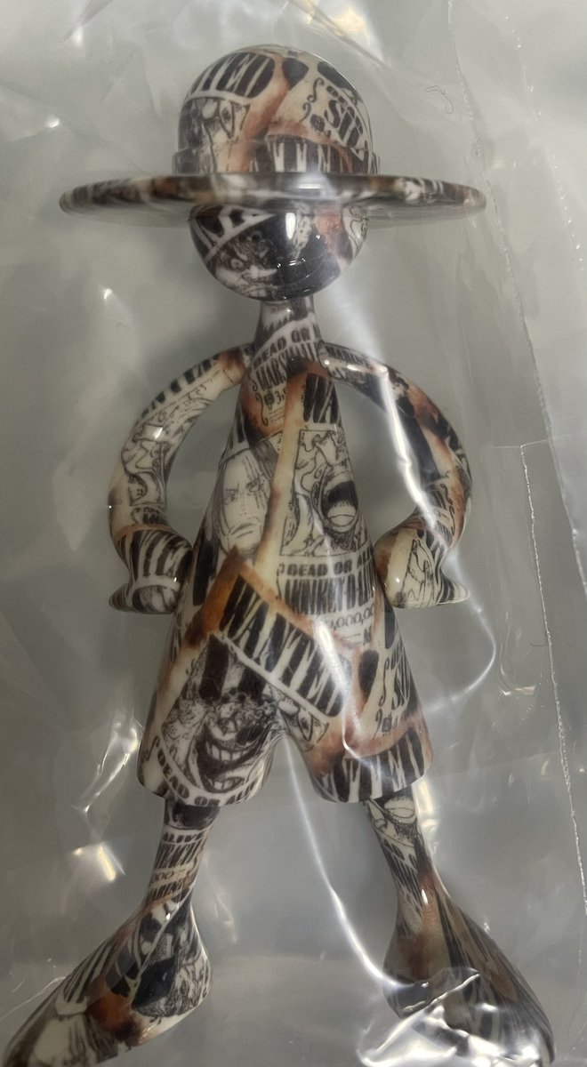 aburiengawa01's tweet photo. LUFFY’s(ルフィズ)！！
ワンピースデイで購入したものと、麦わらストアで購入したもの計5個を開封🤣
お気に入りの3体😆シークレットはルフィの顔がフィギュアの顔にハマっていて奇跡的な感じ！手配書はシャンクスとルフィが半々で良い😳

個体差があって面白いし、高級感あって良い！皆さんも是非✨ https://t.co/hEiUttbK9n