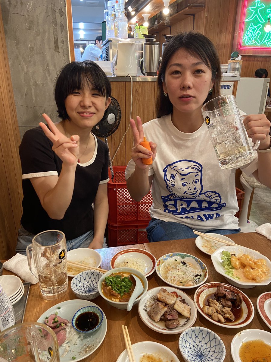 あの集団はもしかしたら虚構だったんじゃないかと思ってしまうような劇団で切磋琢磨した元劇団員：森田ひかりさんが大陸から帰ってきたから酒を飲んだ。
メガジョッキでガンガン飲んだ。
酒の味がしねぇ濃くしてくれぇって吠えてた。
海賊みたいだった。