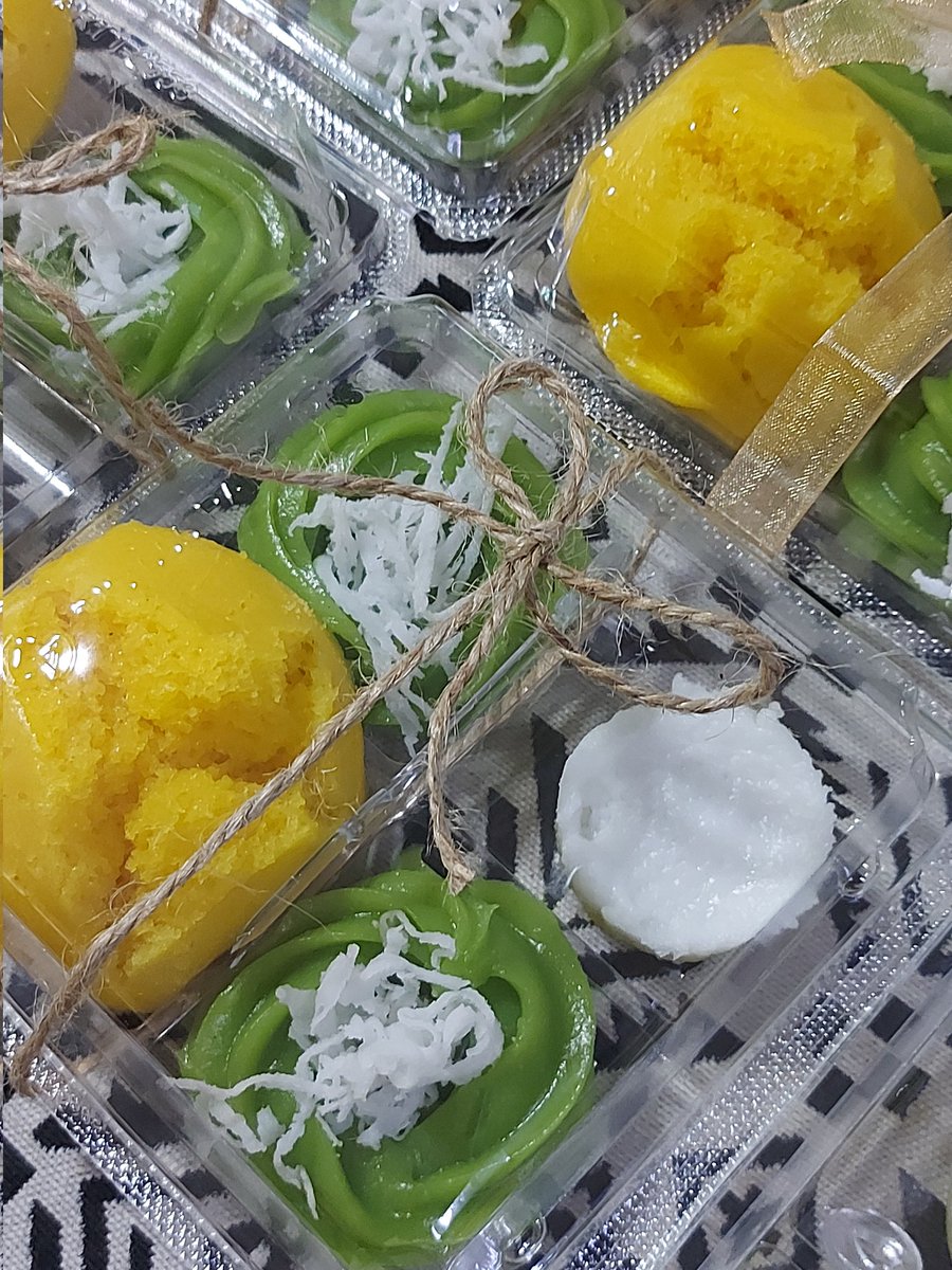 Opal_nacha's tweet photo. Set ขนมไทย ขนมตาล,ขนมเปียกปูนใบเตย,ขนมถ้วย
💚💛 
รักษ์ขนมไทย อยากให้อยู่ไปนานๆ ทำยากมาก ขั้นตอนเยอะ
 รายละเอียดก็โหหมากอยู่ 🤣🤣 
มาทานขนมไทยกันเยอะๆนะคะ 🫶🌼💫💚💛 https://t.co/3urOv773s3