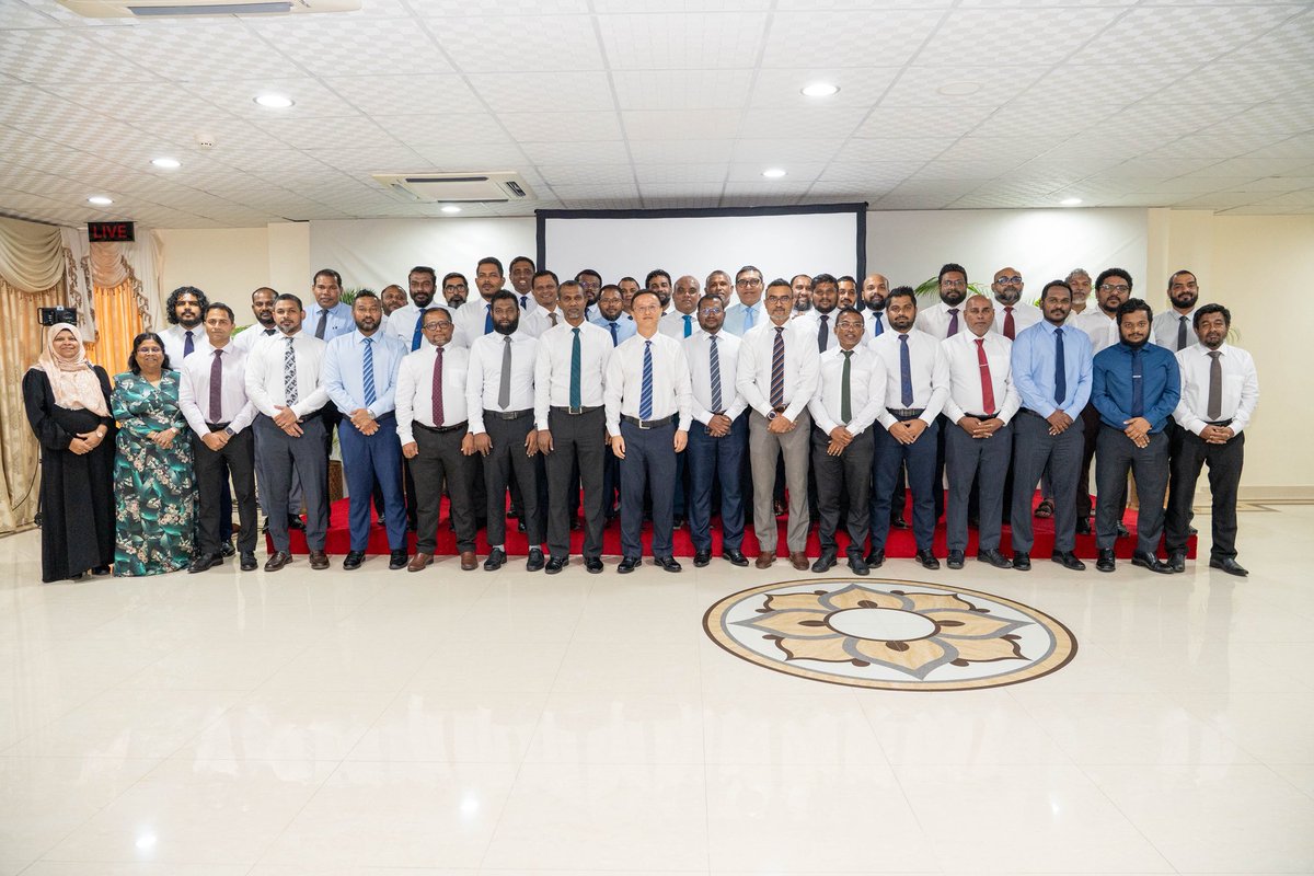 Glad to meet with the Maldives-China Parliamentary Friendship Group. <a href="/AhmedThaariq/">Ahmed Thariq</a>  <a href="/axanner/">Ahmed Azaan</a>  During our exchanges, I made an introduction of China’s achievements in multiple areas, discussed potential cooperation to further help Maldives to achieve financial and economic