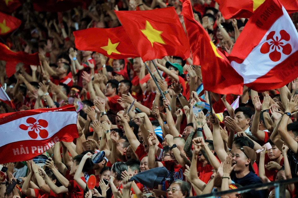 Vietnam’s national women’s football team secured a dramatic 1–0 victory over Thailand on August 12, topping Group A to advance to the semifinals of the ASEAN Football Federation (AFF) Women’s Championship 2025.
#Vietnam #AFFWomenChampionship2025