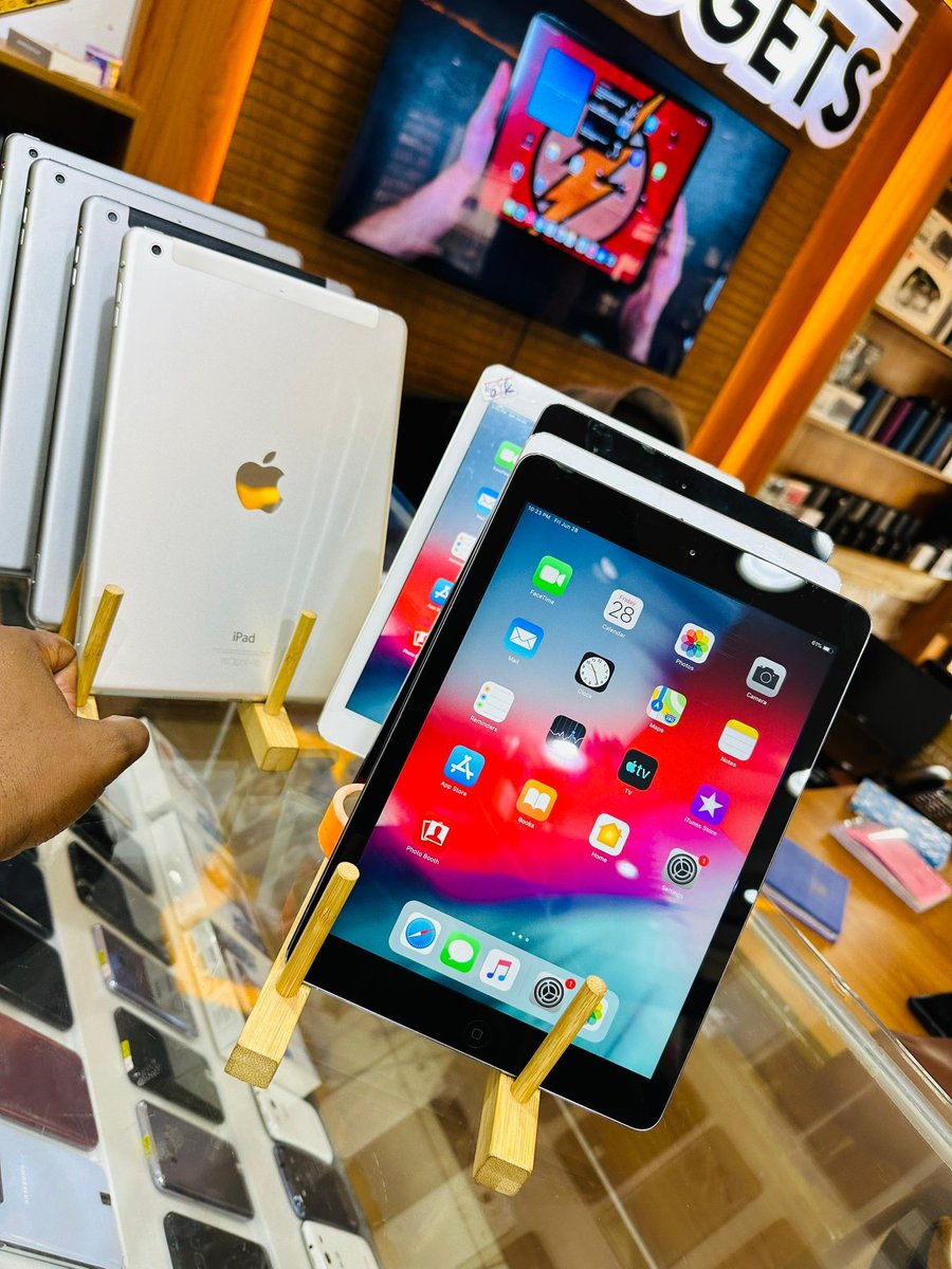 BosaLeague's tweet photo. Looking for affordable tablets? π± Visit @mudagadgets1 β Kabaka Kintu building, opposite King Fahad Plaza. Quality meets affordability!
#MudaGadgets #TechDeals #BosaLeague https://t.co/ptrdusK0Lo