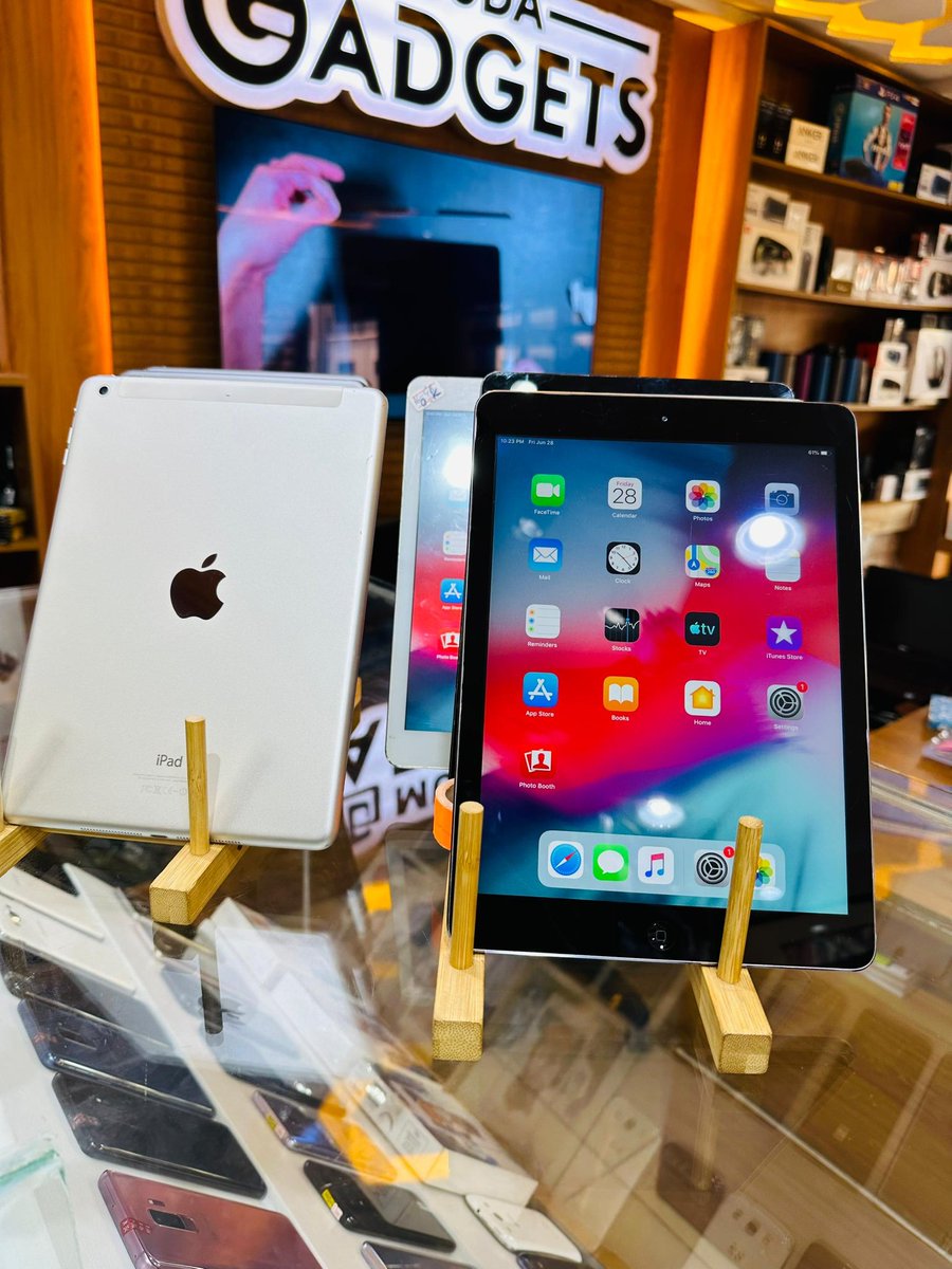 BosaLeague's tweet photo. Looking for affordable tablets? π± Visit @mudagadgets1 β Kabaka Kintu building, opposite King Fahad Plaza. Quality meets affordability!
#MudaGadgets #TechDeals #BosaLeague https://t.co/ptrdusK0Lo