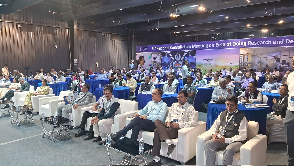 Honoured to welcome Dr. V. K. Saraswat, Hon’ble Member (S&amp;T), <a href="/NITIAayog/">NITI Aayog</a>, to <a href="/GujScienceCity/">Gujarat Science City</a> for the Regional Consultative Meeting on Ease of Doing R&amp;D!

With your visionary leadership, we move towards a future where #research flows freely, #innovation thrives, and #science