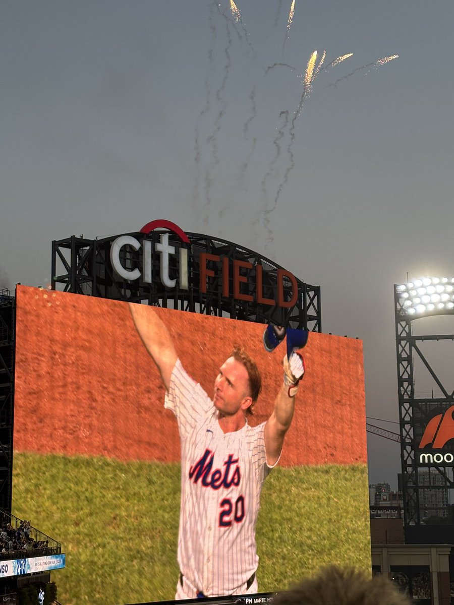 thisisnotkeri's tweet photo. that’s my close personal friend pete alonso to you https://t.co/furmuu1aV9