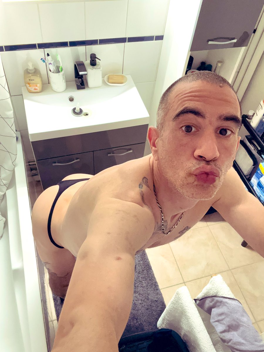 en_string75's tweet photo. Bonjour à tous 💋💋
Et surtout bonne journée ❤️

#string #gaystring #gay #gayparis #gaythong #gaypassif #bisexuel #exhib #exhibition #gayfrance #sexy #sexe #hotgay #gaypublic #gaysexe #nakedpublic #stringhomme #hommestring #thongman #exhibitionpublic https://t.co/kC9TF5Tj4l