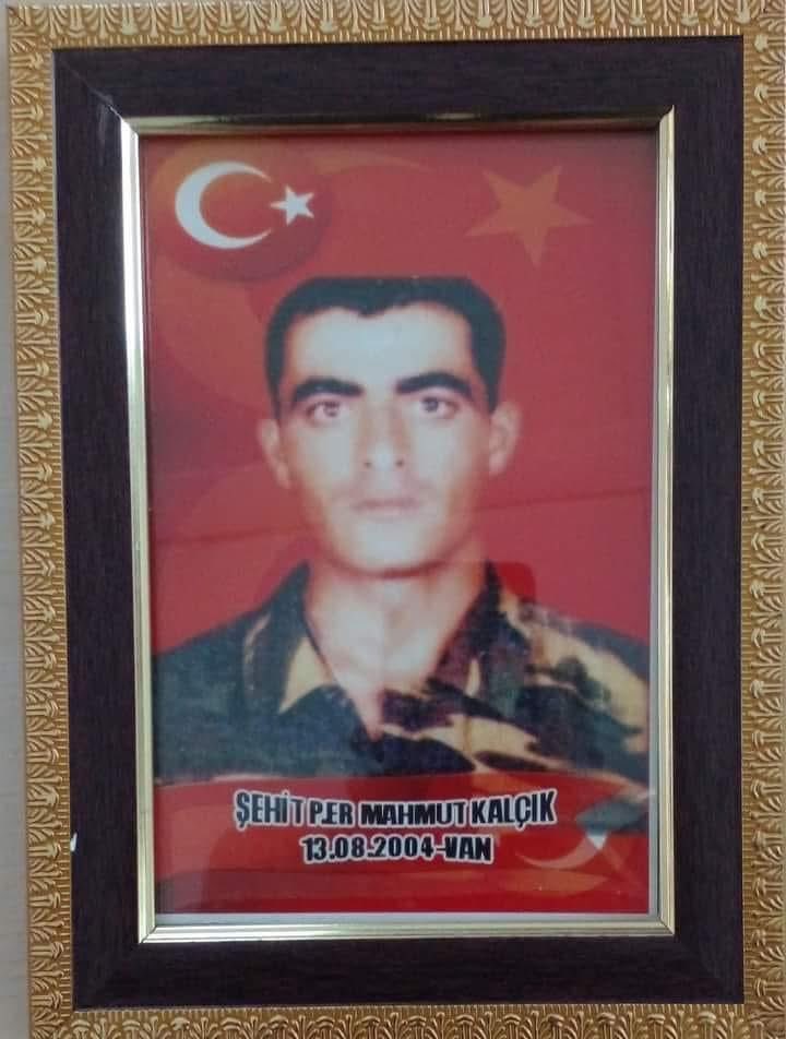 13.08.2004 Tarihinde hain, alçak PKK’lı  teröristlerle girilen çatışmada Şehit olan  Piyade Er Mahmut KALÇIK’ın Sene-i devriyesinde Şehidimizi rahmet, minnet ve saygı ile yad ediyorum. 

Mekânı cennet ruhu şad olsun.

Vahap BAYSAL.
Bingöl Şehit Aileleri Gazileri Ve İnsan Hakları
