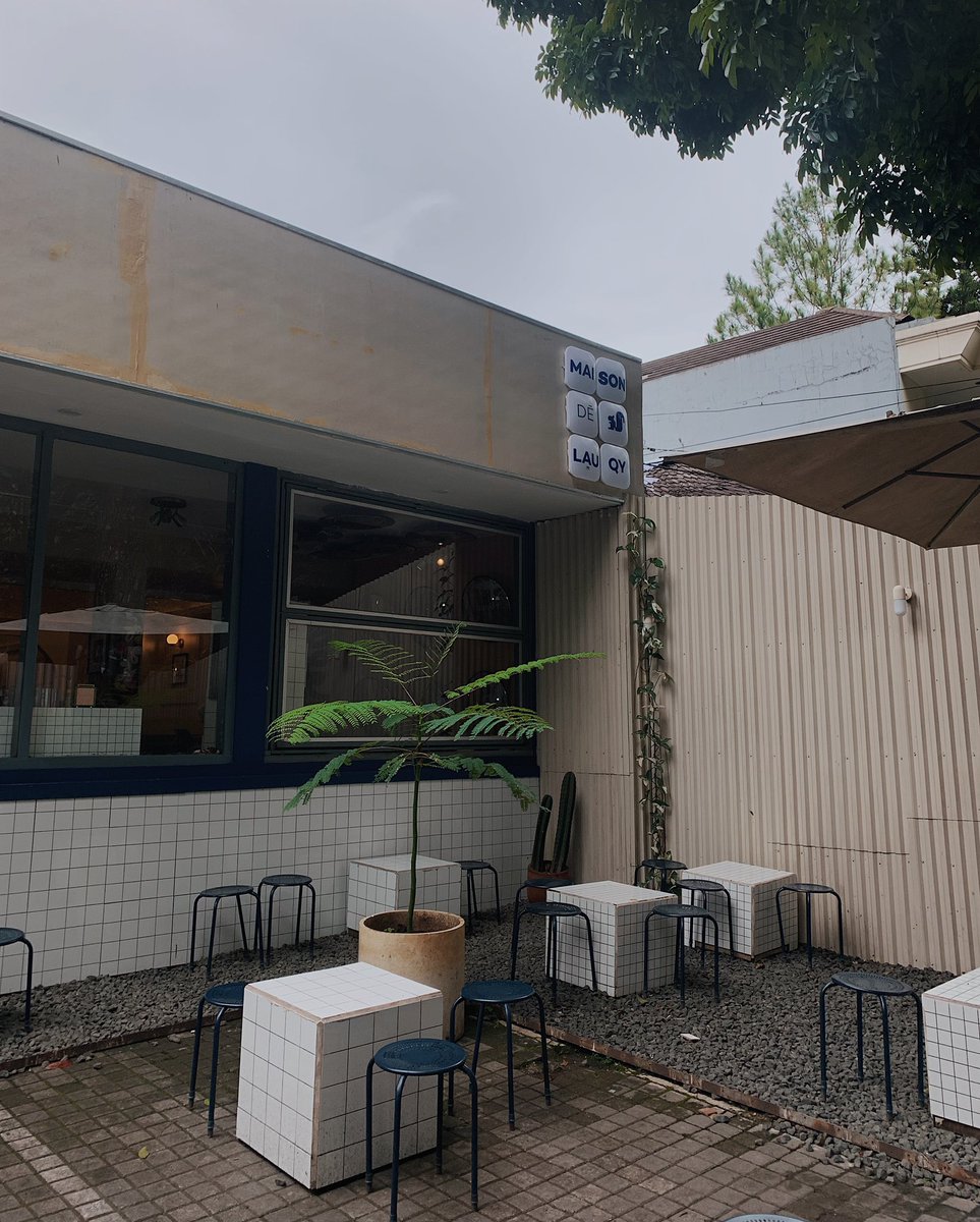 rickeykio's tweet photo. Tempatnya super nyaman, ada indoor dan outdoor, menu yang aku pesan juga lumayan enak. Paling asik nongkrong sore menjelang malam, tapi buat WFC-an juga masih nyaman banget ☕️✨ https://t.co/ssFwIXMnTA