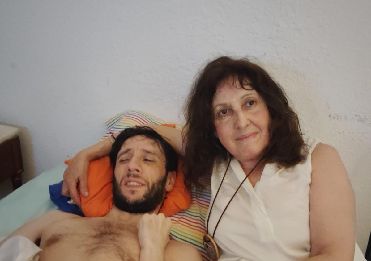 fepreco's tweet image. 🫶🏻 Aprobada Ley de Muerte Digna que regula la Eutanasia con 64 votos en 93🧡

Es por estas personas y muchas más. 
De eso trata esta ley, del derecho a morir dignamente.

Se trata de amor, humanidad y empatía.
Se trata de las personas con enfermedades jodidas y sufriendo.
Es por…