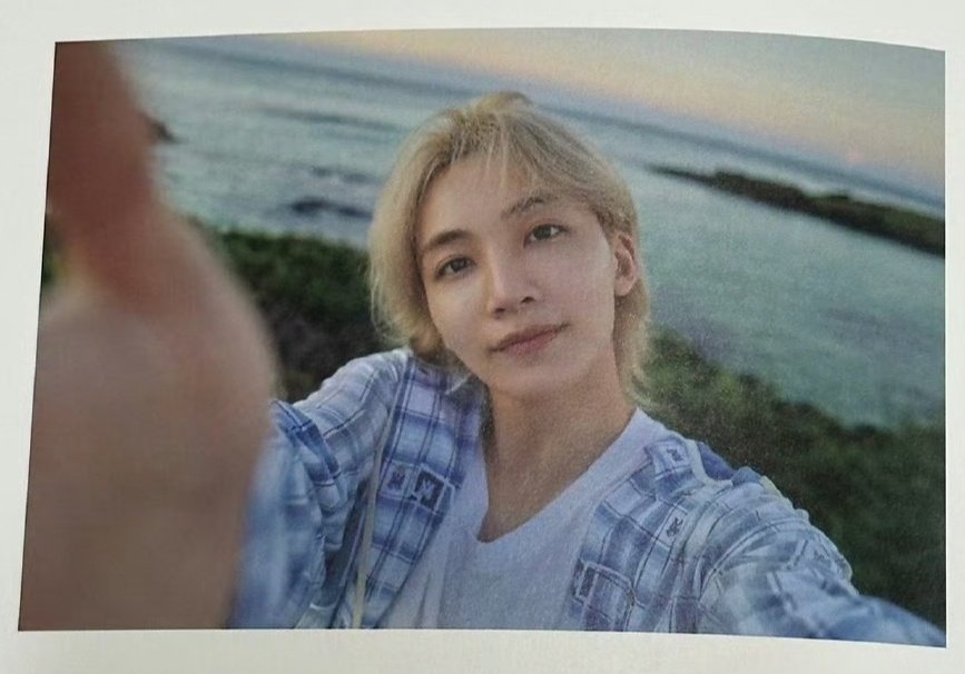 it's the digicam pic he took... 🥹🥹