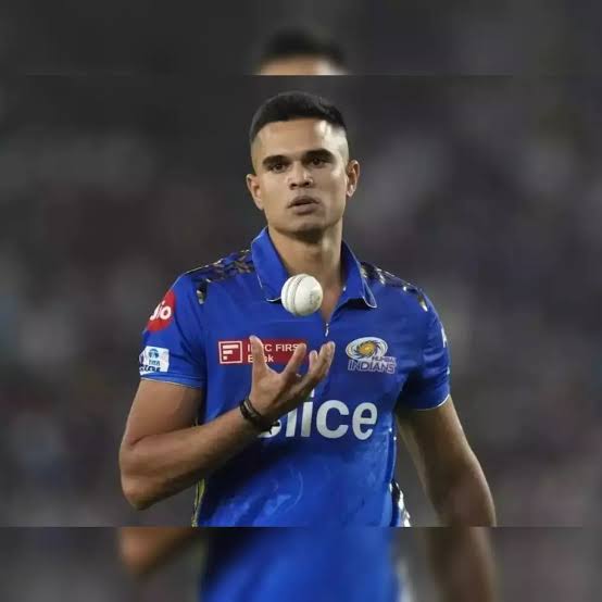KantInEastt's tweet photo. Sara and Arjun Tendulkar grew up in the same home, but society dumped all the cricket expectations on Arjun, so today, Sara rules Instagram while Arjun quietly carries the surname’s weight https://t.co/CLQgwQWP8z