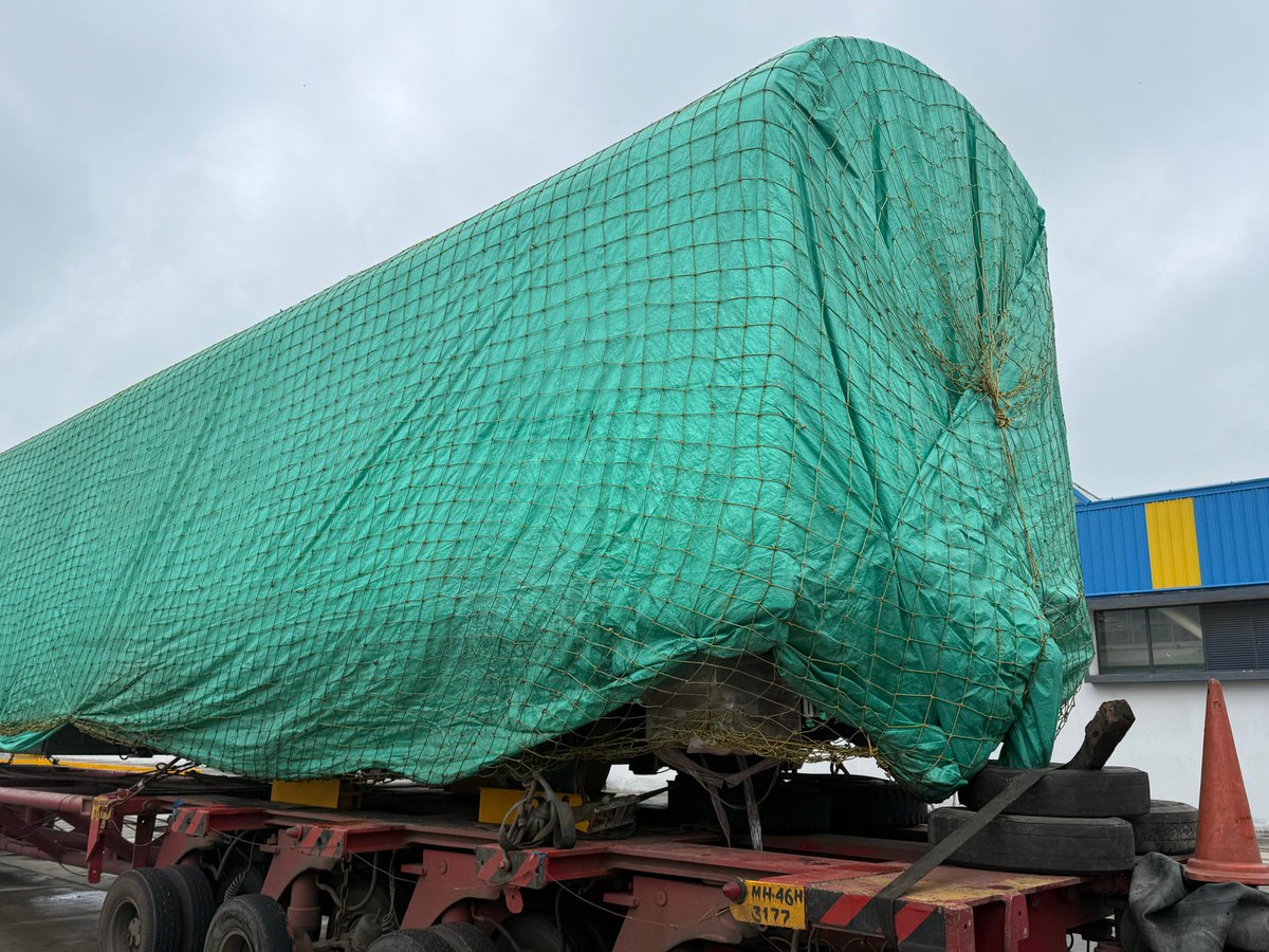 ChristinMP_'s tweet photo. Bengaluru Metro Yellow Line's fourth train (TS4): One coach arrived at Hebbagodi depot last night. Three coaches are at Nelamangala and may arrive tonight, while two are at Chittoor and could reach depot by tomorrow night. Induction may take 15–20 days after testing @OfficialBMRCL