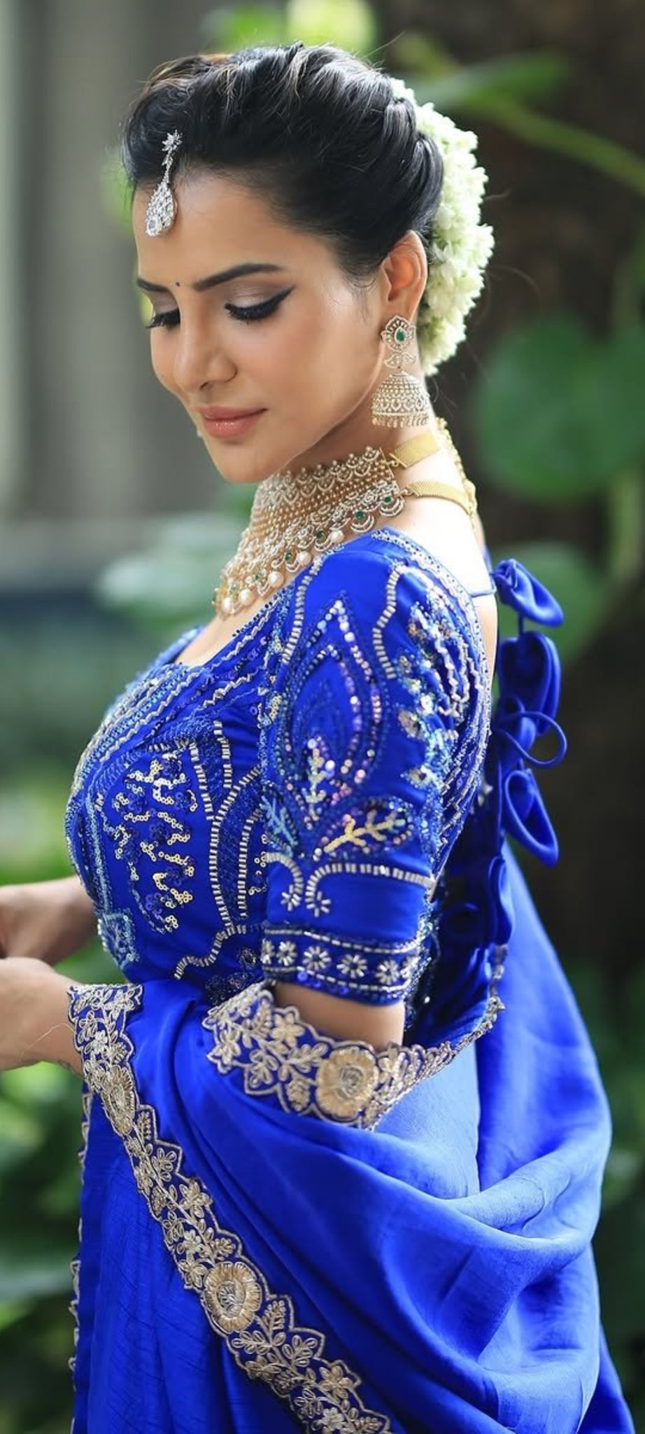 Ashu Reddy – Bold Diva, Social-Media Queen & One of Tollywood’s Most Talked-About Stars iiQ8