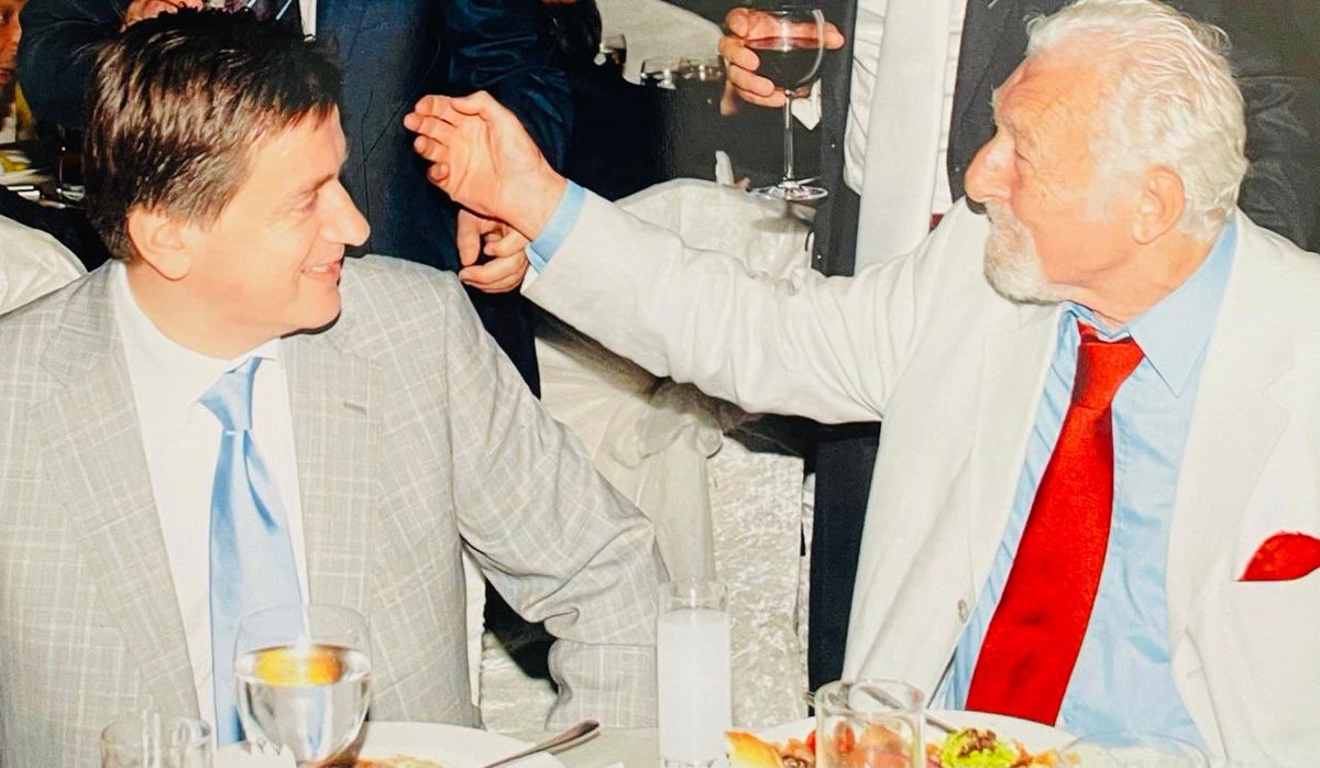 Saygı, samimiyet ve mütevazılık sanki Sayın Süleyman Seba’da vücut bulmuş gibiydi. Hayatın her alanında birçok kişiye rol modeli olmuştu. 
Sosyal medya profillerine onun resmini koyup herkese atarlananları, adını ağzından düşürmemelerine rağmen Beşiktaş’tan maddi ve manevi