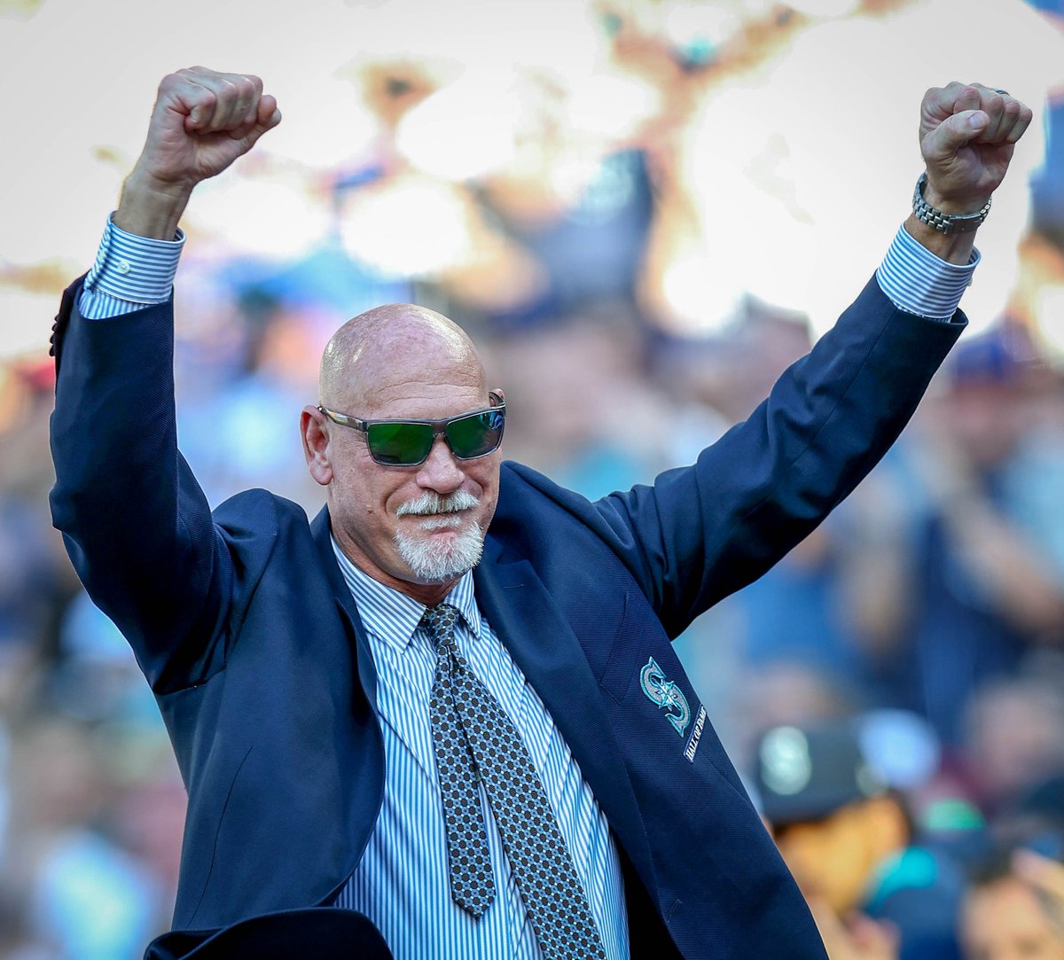 Mariners's tweet image. Always a party when Bone is around... Happy birthday to Mariners Hall of Famer Jay Buhner! 🎉