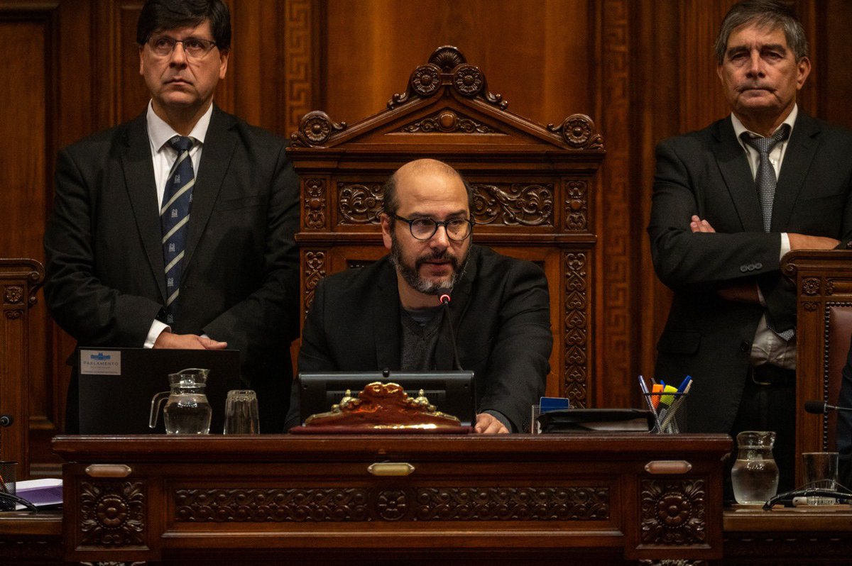 DiputadosUY's tweet photo. 🏛️ FUE APROBADO EL PROYECTO DE LEY QUE REGULA LA MUERTE DIGNA. 

Seguí leyendo 👇

https://t.co/44dB9hk8bs https://t.co/jqO5MdutRe