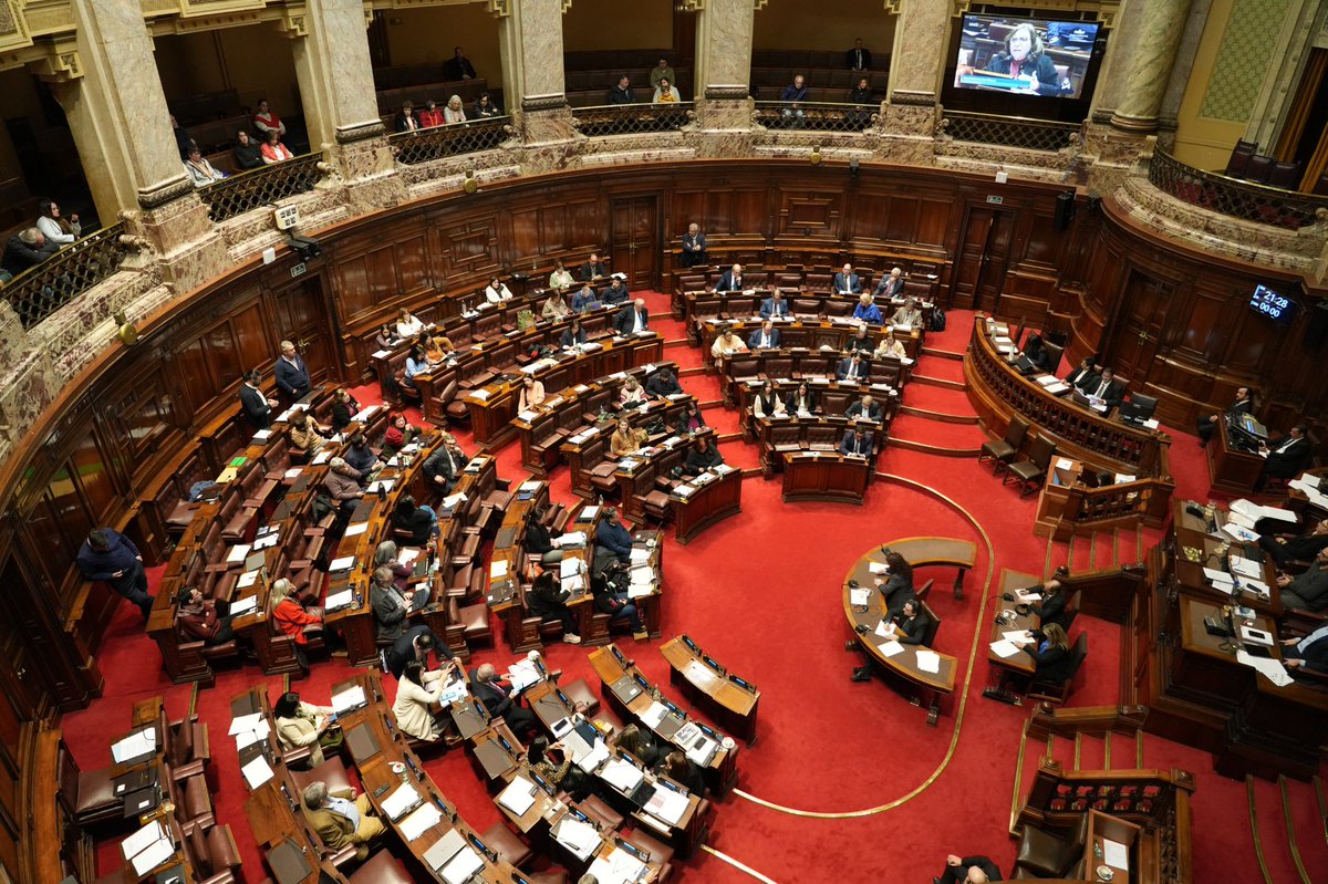 DiputadosUY's tweet photo. 🏛️ FUE APROBADO EL PROYECTO DE LEY QUE REGULA LA MUERTE DIGNA. 

Seguí leyendo 👇

https://t.co/44dB9hk8bs https://t.co/jqO5MdutRe