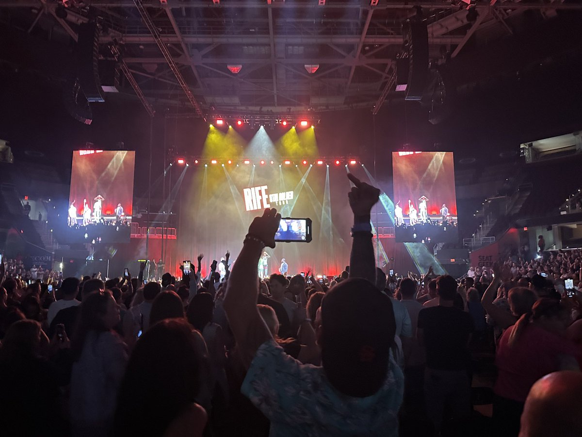 Went to my first comedy show the other night in #CLE and wouldn’t have went to anyone else but <a href="/mattrife/">Matt Rife</a>!! Was pretty sick to get to see <a href="/DaneCook/">Dane Cook</a> and <a href="/machinegunkelly/">mgk</a> too!! 2 days post..has anyone heard from Mike? 😭😂