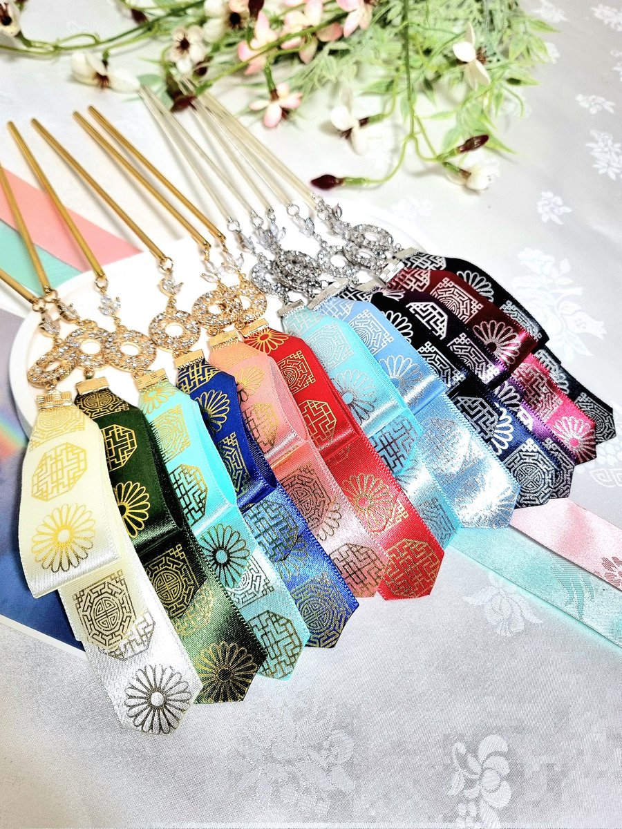 🇰🇷 80주년 광복절 기념 rt이벤트 🇰🇷

운파월래(雲破月來) : 어려움을 극복한 후 뜻을 이루다(구름을 뚫고 달이 나오다)

해당 트윗을 rt해주신 분들 중 2분, rt+팔로우해주신 분들 중 3분께 파랑+빨강 조합으로 레이어드된 운파월래 비녀 or 키링을 드립니다

#광복80주년
#대한독립만세