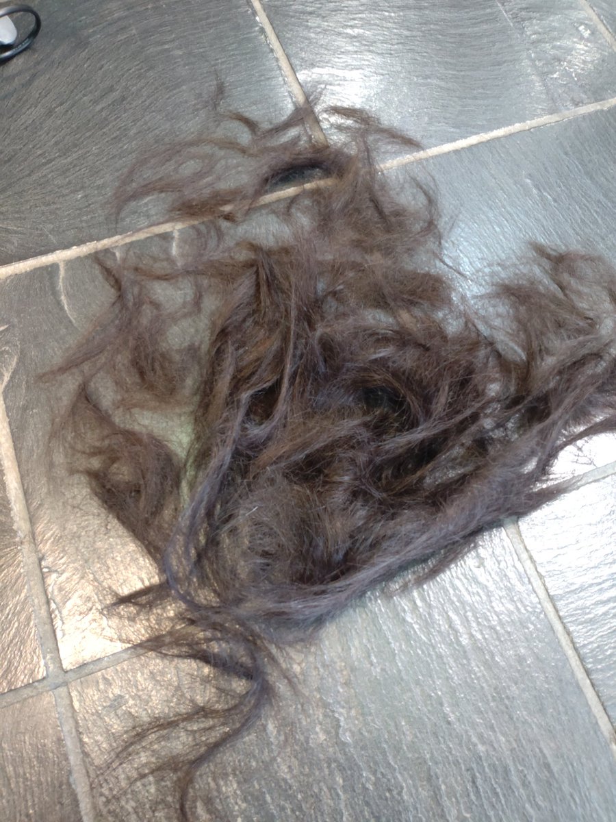 商人…………髪が………ッ！！！！