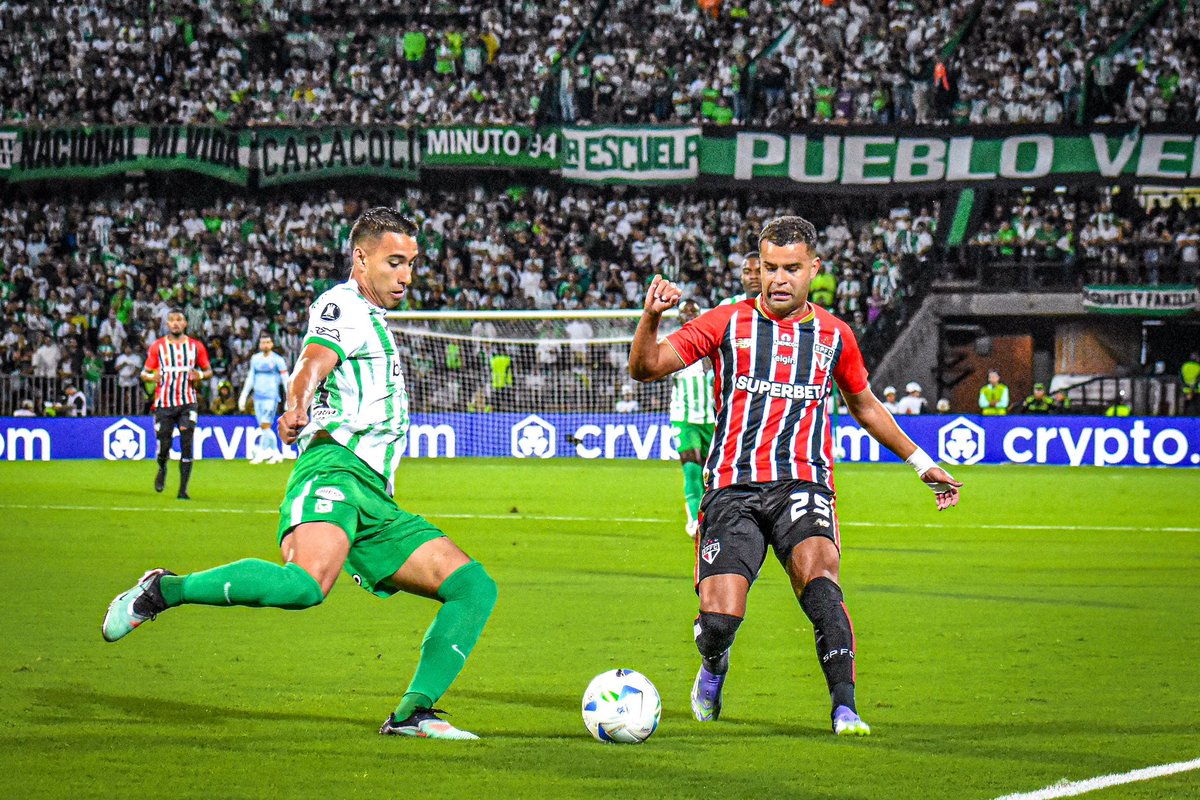 10SportsCo's tweet photo. 🤝🇳🇬🔴⚪️POR LA ÉPICA EN BRASIL 🇧🇷 

🆕 Atlético Nacional no pudo pasar del empate 0-0 frente a São Paulo en el partido de ida de los octavos de final de la Copa Libertadores 2025.

#10sportsco 

📸 @mateomh05 

📲🔗 https://t.co/sByBhbIoxW https://t.co/zEABrUmEcd