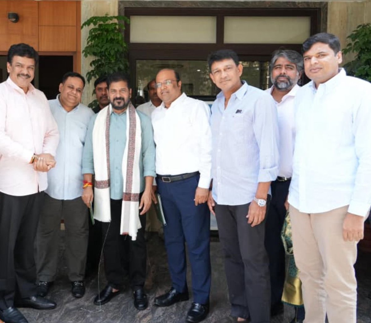 Johnson K (@kingjaanu) on Twitter photo đ Big moves for Hyderabad!
CREDAI Hyderabadâs new team, led by Mr Jaideep Reddy, meets CM @AnumulaRevanthReddy, A bold step towards a 25-year growth vision and a brighter tomorrow for Telanganaâs capital. âš Kudos to the team for driving positive momentum! đȘ
#HyderabadGrowth đ Big moves for Hyderabad!
CREDAI Hyderabadâs new team, led by Mr Jaideep Reddy, meets CM @AnumulaRevanthReddy, A bold step towards a 25-year growth vision and a brighter tomorrow for Telanganaâs capital. âš Kudos to the team for driving positive momentum! đȘ
#HyderabadGrowth