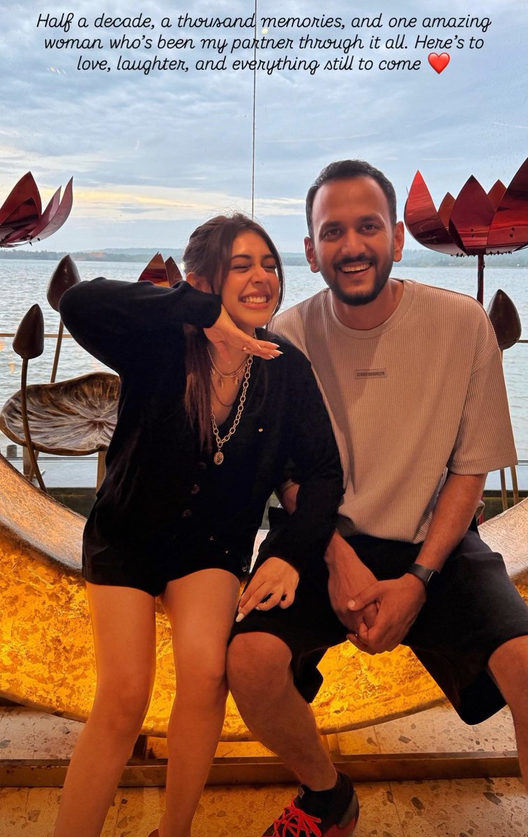 nitiology's tweet image. Happy anniversary my favourite pair of dorks 🥹🫶 I love that they don&apos;t let the outside buzz reach the happy place they are building - they never have. Five years down, an eternity to go 💓

#Nititaylor #partitayles