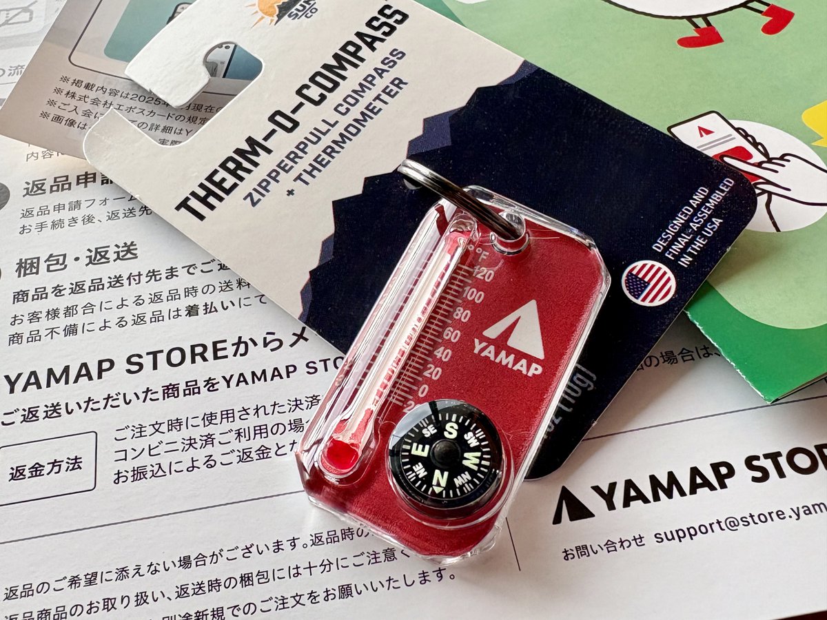 lovehina2's tweet photo. ひと目見て買ってしまいました♡
YAMAPオリジナル+SUNサーモコンポ
「Sun Company」社製のサーモコンパス。
裏には風が吹いた時の体感温度表がついてます。
ザックでも良いけれど、チャームのようにふだんのトートに付けてみました。
ものすごく良い感じ。
小さくて可愛いです🐰
#YAMAPSTORE https://t.co/hViKN7lGt9