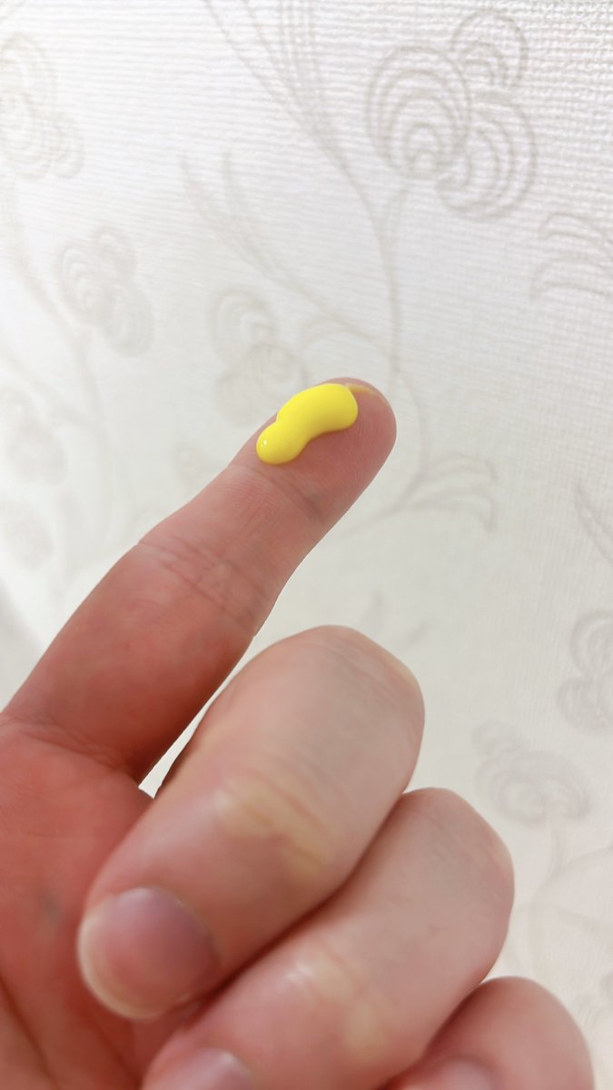 y_h_102's tweet photo. 顔の皮膚を定期的に生まれ変わらせたい(脱皮させたい)時に使っています✨

個人的にはレチノール0.5%と0.7%のどちらでも効果ありで、クリニックでフォトレーザーを施術した後などに数日使うとより効果を感じます！

ただ、肌が荒れている時はピリピリするのでご注意ください⚡️
#VT
#美容液
#コスメ紹介 https://t.co/mLMznNVMDN