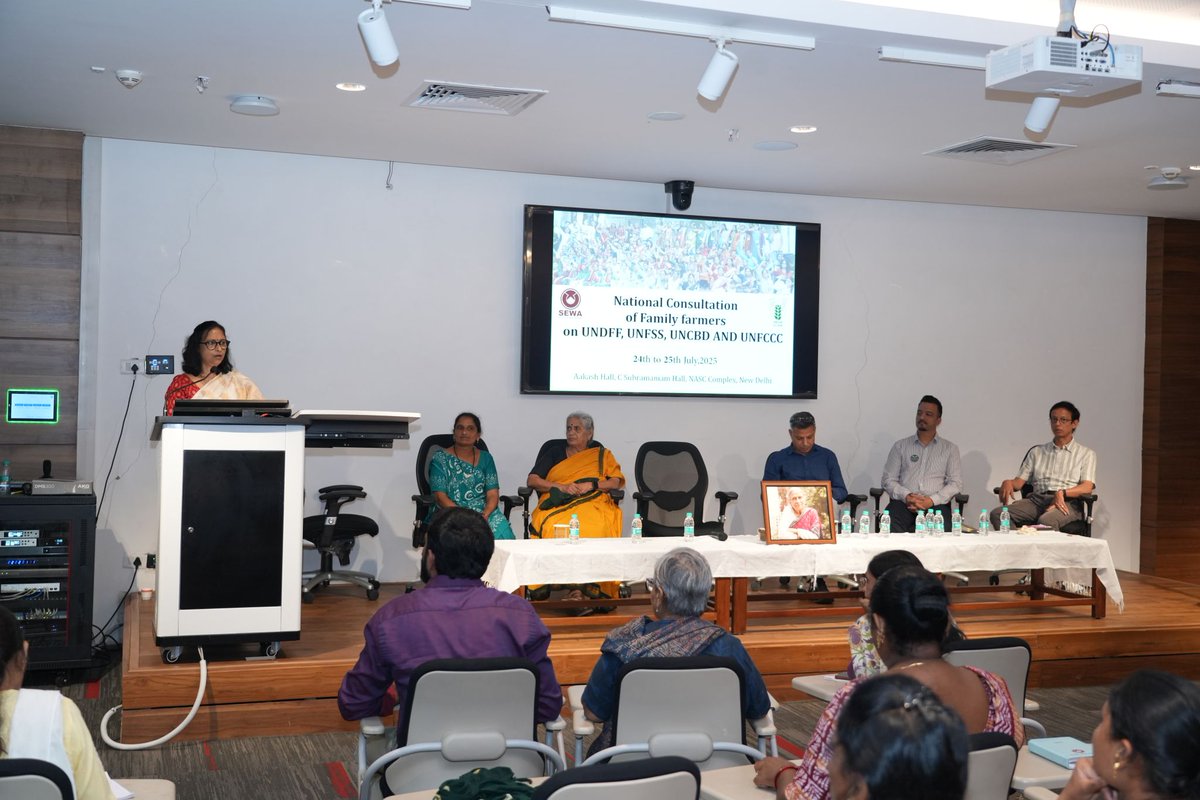 IFADAsia's tweet photo. The @IFAD's @GoswamiGit70430 shed light on IFAD's work on youth empowerment, agri-preneurship, and inclusive value-chains in the session at the National Consultation of Family Farmers and Youth Olympics, organised by @SEWABharat recently. (1/2) https://t.co/KejPQrOAah