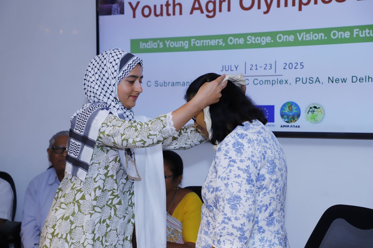 IFADAsia's tweet photo. The @IFAD's @GoswamiGit70430 shed light on IFAD's work on youth empowerment, agri-preneurship, and inclusive value-chains in the session at the National Consultation of Family Farmers and Youth Olympics, organised by @SEWABharat recently. (1/2) https://t.co/KejPQrOAah
