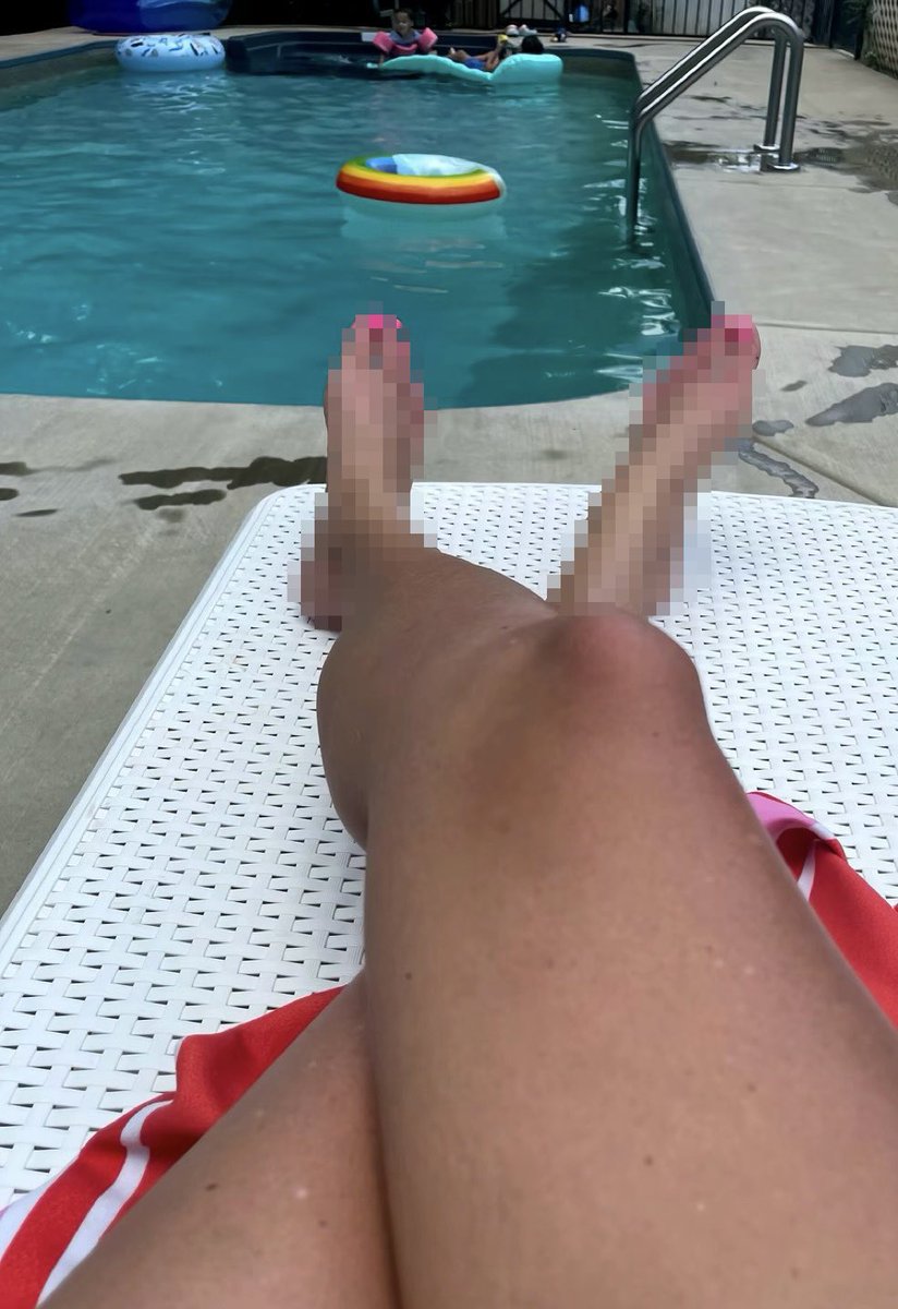 hair needs highlights..toes need a pedicure