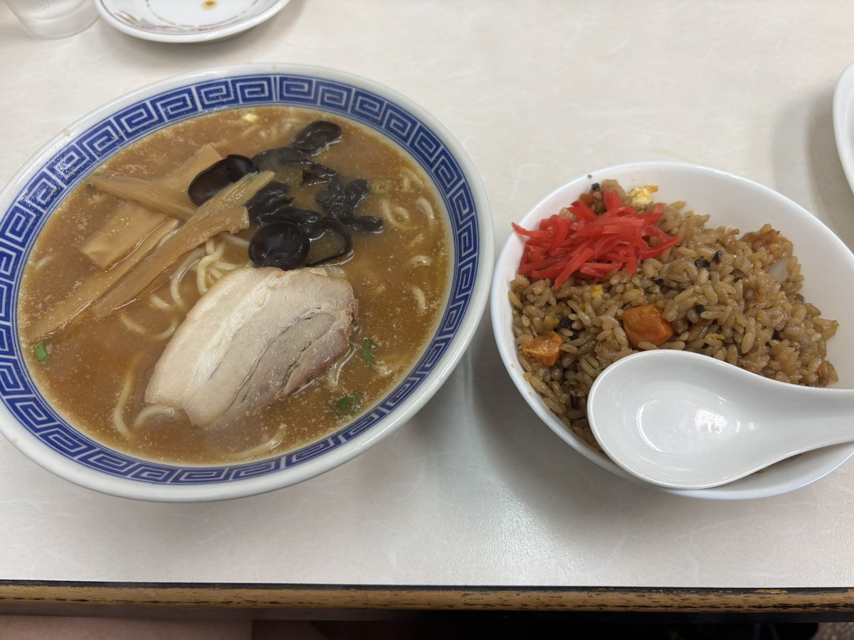 jottan0919's tweet photo. 尼崎の、
創業大正元年のラーメン屋さん🍜

めっちゃ並んでたから気になって行ってみた🤭

野球部の男子がめっちゃ好きそうな味 https://t.co/HtIbUzMOhn