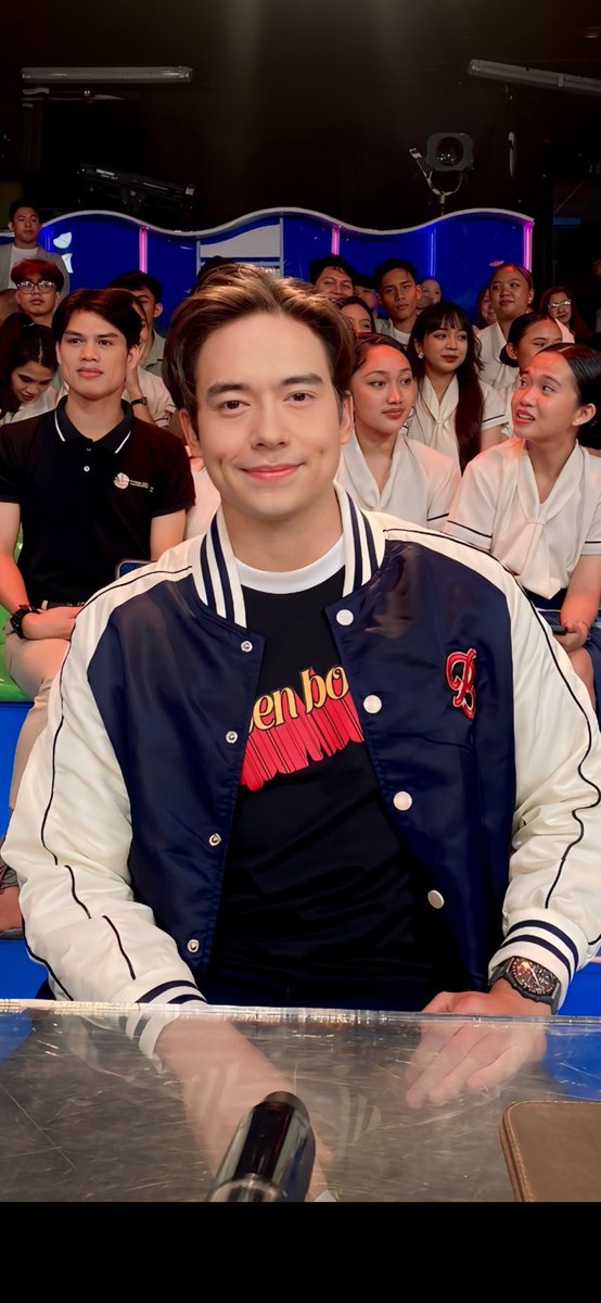Jen637185848732's tweet photo. @charielarin915 Kita mo naman ung bagong bf ni Bb, magmumukhang dugyot hihi peace https://t.co/FJHh5uhrRz