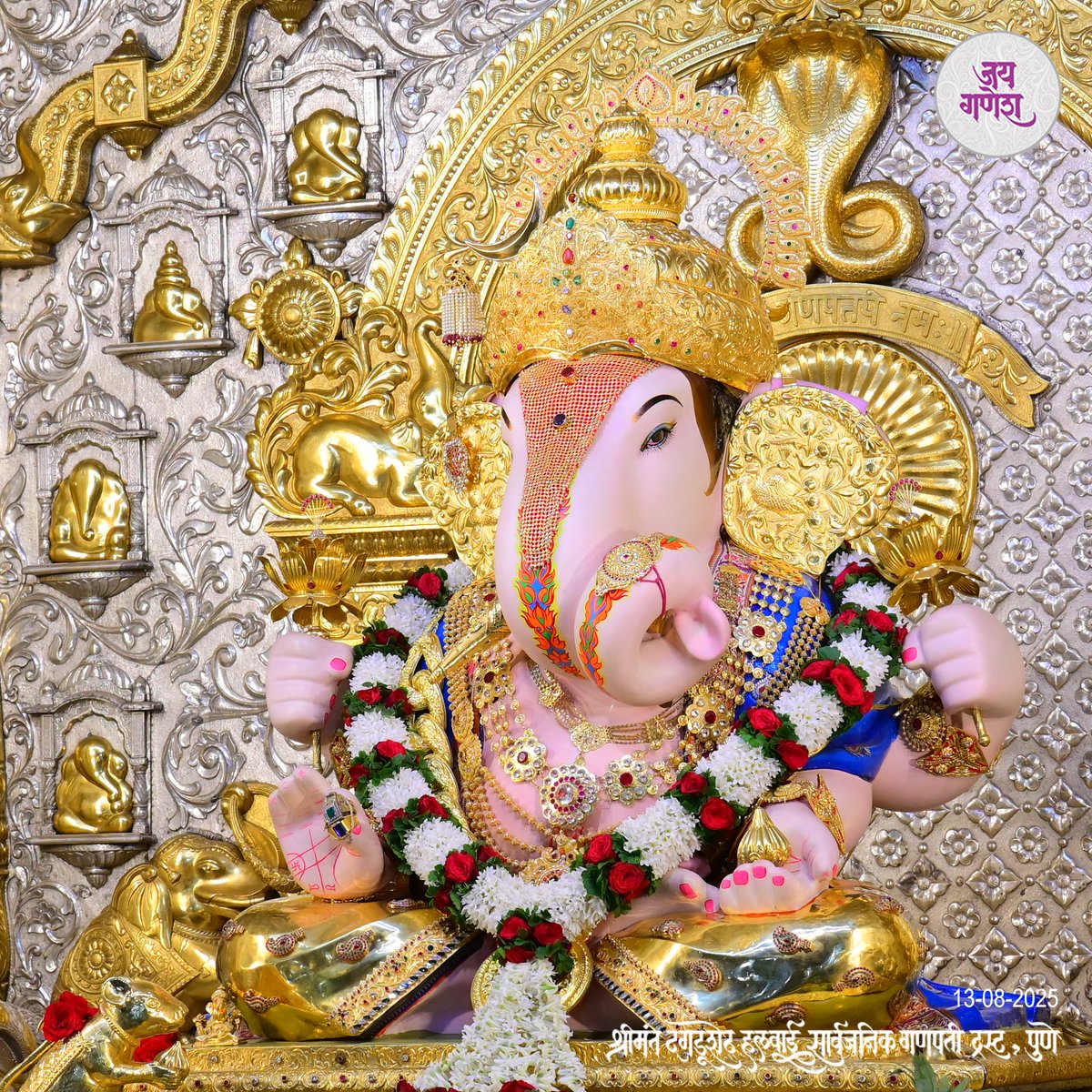 ’तूच एक शाश्वत सत्य, म्हणून आलो तुझिया दारी,
जन्मोजन्मी तुझा वास वसो अंतरात, हीच आस उरी’   

#dagdusheth #shrimant #shrimantdagdusheth #dagdushethganpati #shrimantmoraya #dagdushethhalwaiganpati #bappa #bappamoraya