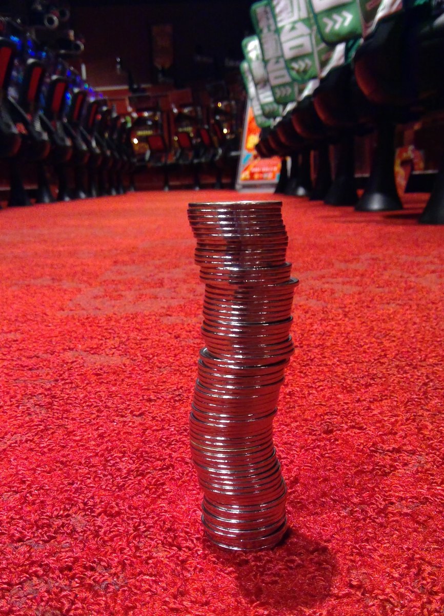 #まるみつ67チャレンジ

スロットのメダル30Φで
【67枚タワーチャレンジ】

‼️成功‼️

50枚重ねたぐらいからグラグラ
揺れて難しかった😊

成功して写真を撮ったは良いが
分かりにくい😢

#浜まる
#スロット
#創業月間
#タワー